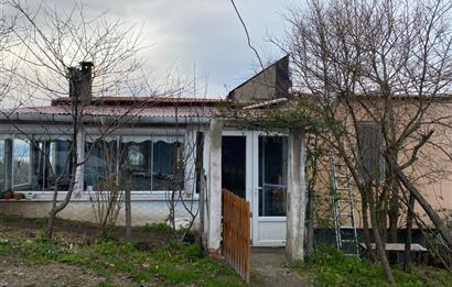 ORDU PERŞEMBE ÇAYTEPE’DE EŞSİZ DENİZ MANZARALI MÜSTAKİL EV VE GENİŞ ARSA FIRSATI