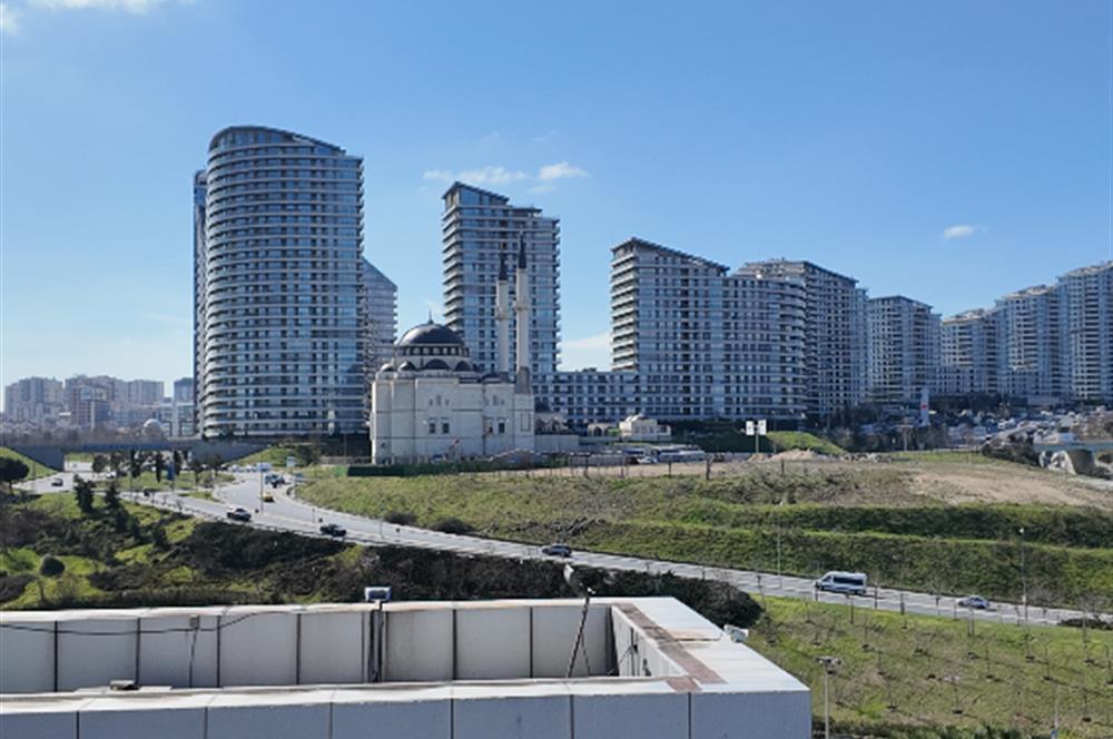 C21|NEXAR'DAN OTOCENTER ANA GİRİŞTE 20 ARAÇ SERGİ KÖŞE DÜKKAN