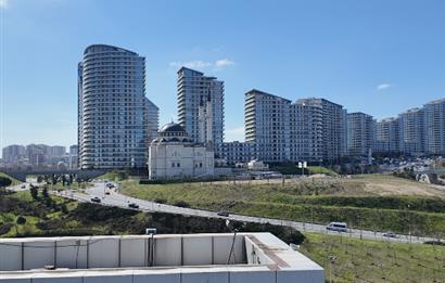 C21|NEXAR'DAN OTOCENTER ANA GİRİŞTE 20 ARAÇ SERGİ KÖŞE DÜKKAN