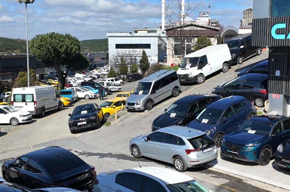 C21|NEXAR'DAN OTOCENTER ANA GİRİŞTE 20 ARAÇ SERGİ KÖŞE DÜKKAN