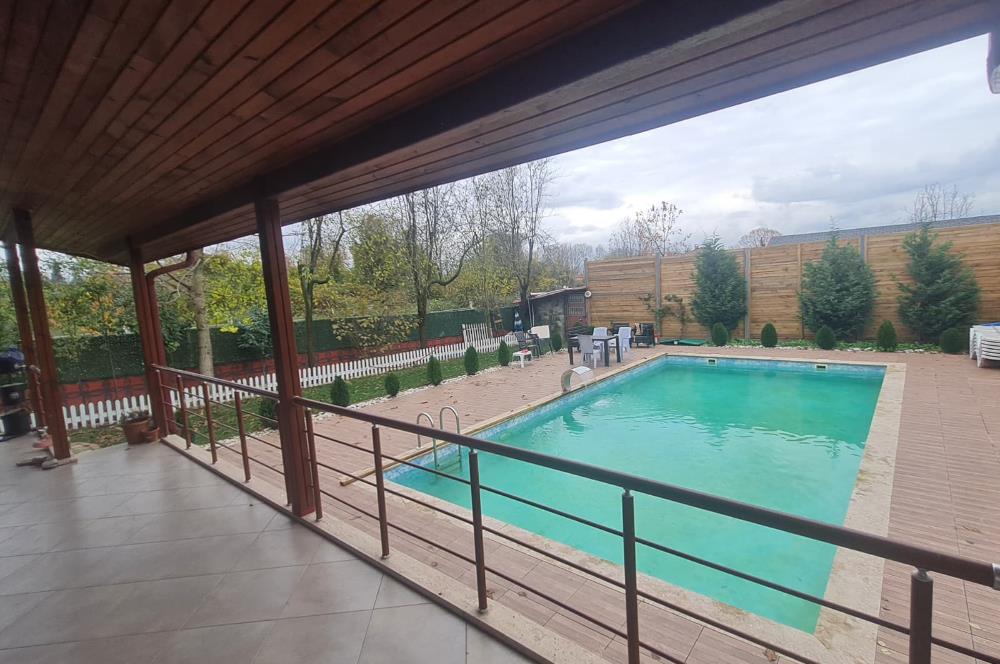 KARTEPE SUADİYEDE TRİPLEKS HAVUZLU VİLLA VE 4 BUNGALOV