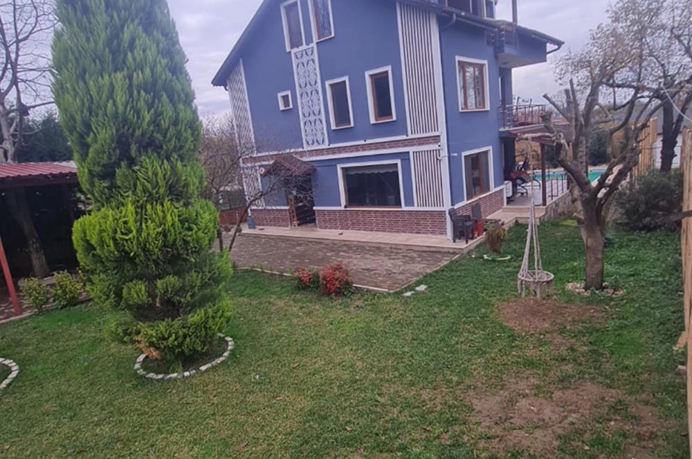 KARTEPE SUADİYEDE TRİPLEKS HAVUZLU VİLLA VE 4 BUNGALOV