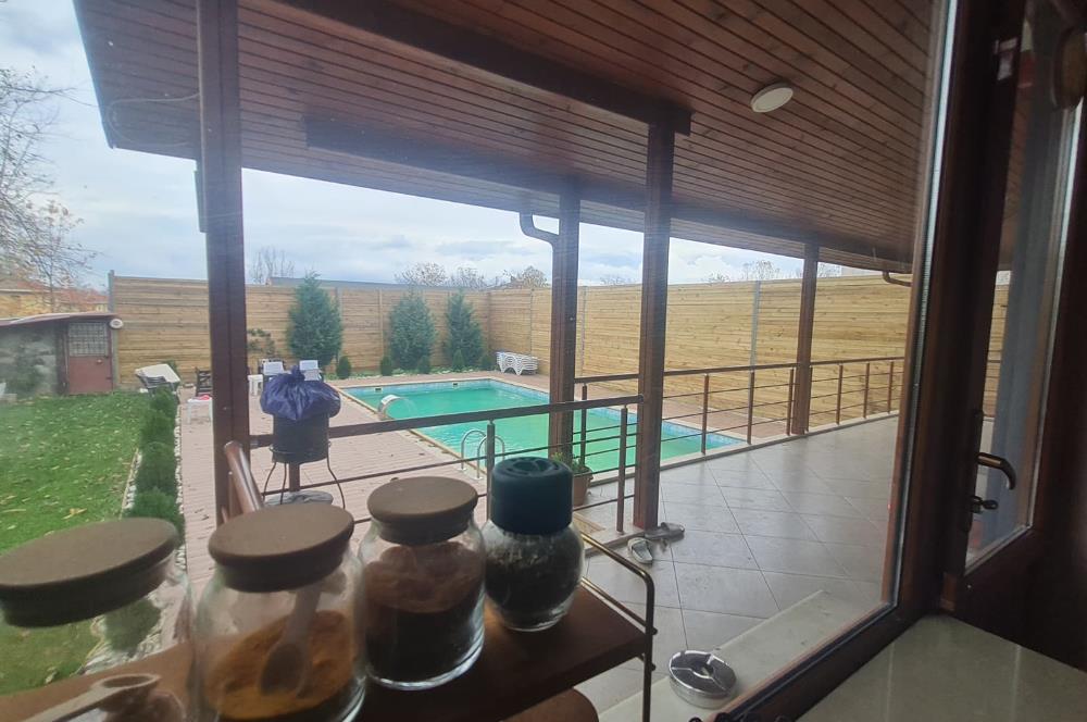 KARTEPE SUADİYEDE TRİPLEKS HAVUZLU VİLLA VE 4 BUNGALOV