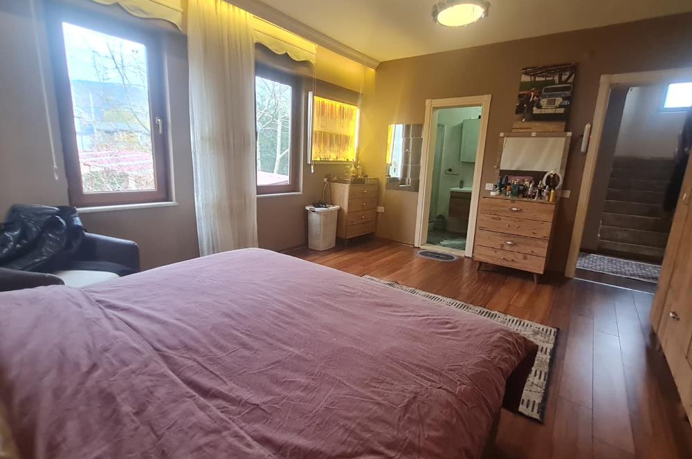 KARTEPE SUADİYEDE TRİPLEKS HAVUZLU VİLLA VE 4 BUNGALOV