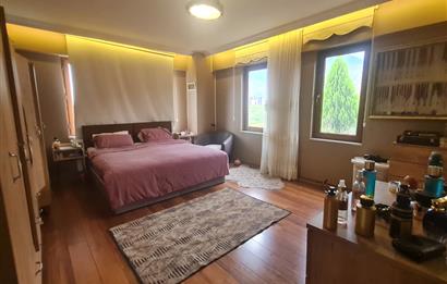 KARTEPE SUADİYEDE TRİPLEKS HAVUZLU VİLLA VE 4 BUNGALOV