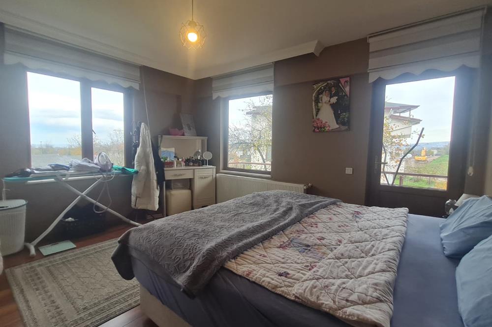 KARTEPE SUADİYEDE TRİPLEKS HAVUZLU VİLLA VE 4 BUNGALOV