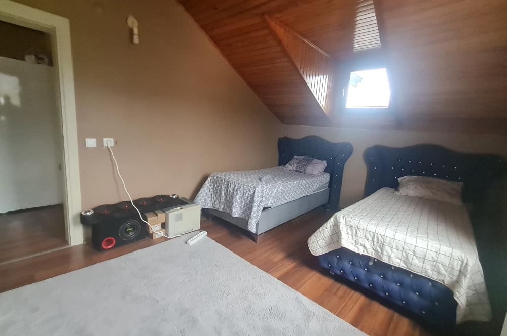 KARTEPE SUADİYEDE TRİPLEKS HAVUZLU VİLLA VE 4 BUNGALOV