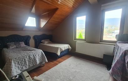 KARTEPE SUADİYEDE TRİPLEKS HAVUZLU VİLLA VE 4 BUNGALOV