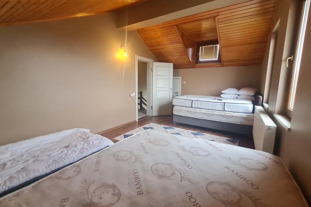 KARTEPE SUADİYEDE TRİPLEKS HAVUZLU VİLLA VE 4 BUNGALOV