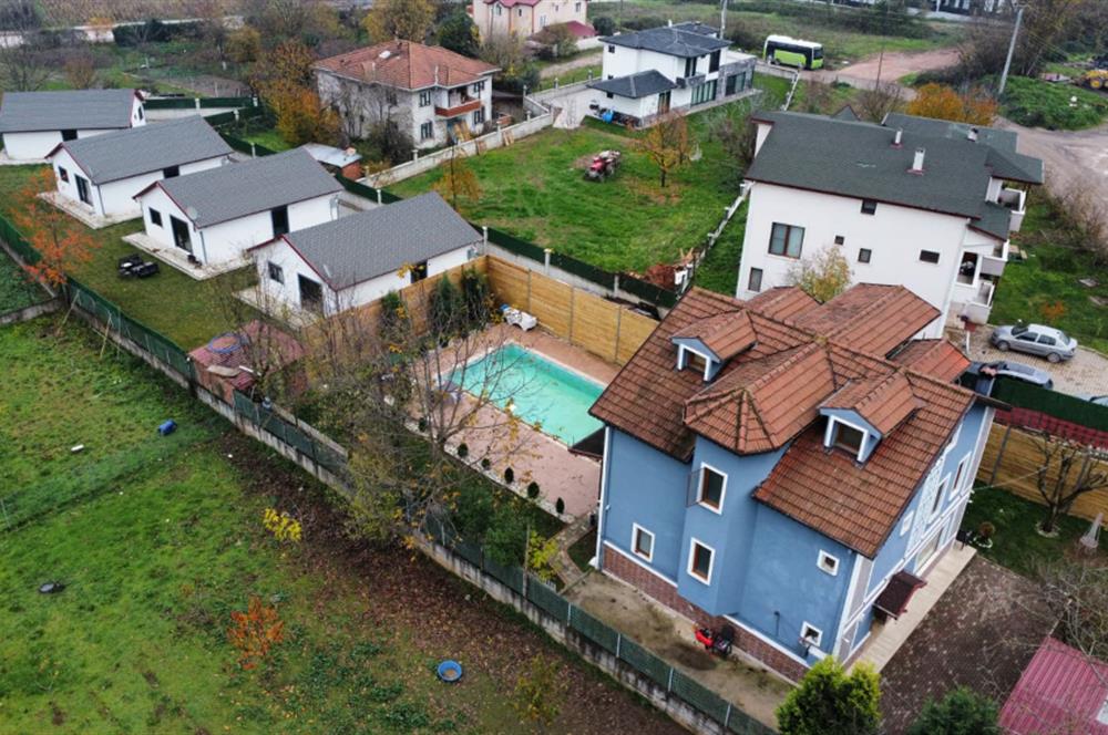 KARTEPE SUADİYEDE TRİPLEKS HAVUZLU VİLLA VE 4 BUNGALOV