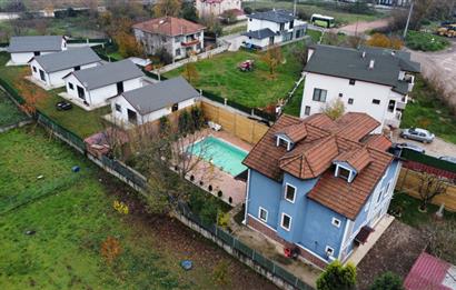 KARTEPE SUADİYEDE TRİPLEKS HAVUZLU VİLLA VE 4 BUNGALOV