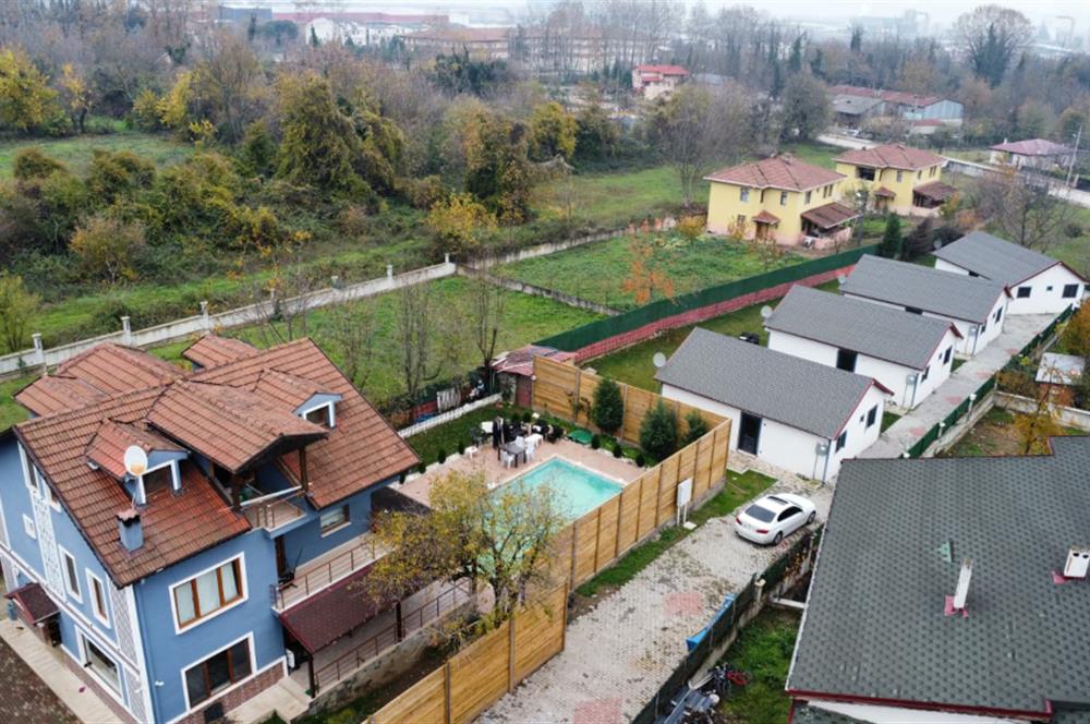 KARTEPE SUADİYEDE TRİPLEKS HAVUZLU VİLLA VE 4 BUNGALOV