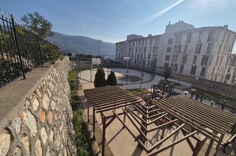 C21 Cius; Hastane TOKİ de Asansörlü 2+1 Ara Kat Kiralık Daire