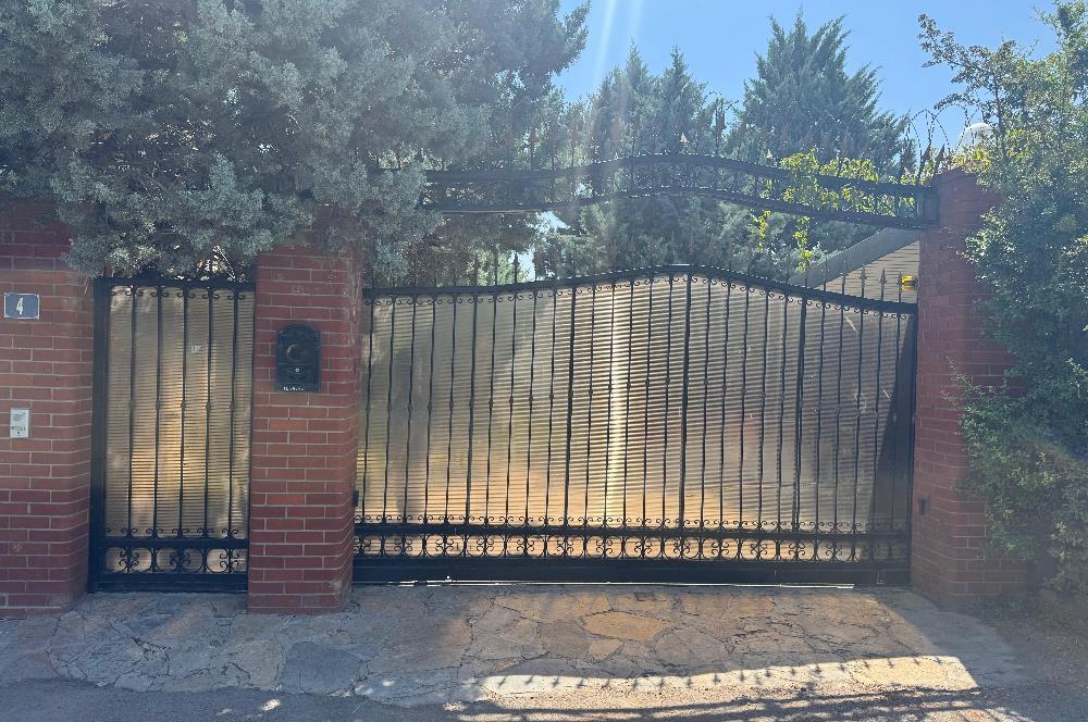 GÖLBAŞI'NDA 1500 m² ARSA İÇİNDE HAVUZLU 7+1 LÜKS KİRALIK VİLLA