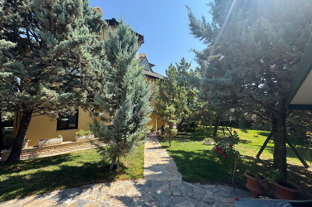 GÖLBAŞI'NDA 1500 m² ARSA İÇİNDE HAVUZLU 7+1 LÜKS KİRALIK VİLLA