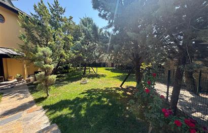 GÖLBAŞI'NDA 1500 m² ARSA İÇİNDE HAVUZLU 7+1 SATILIK LÜKS VİLLA