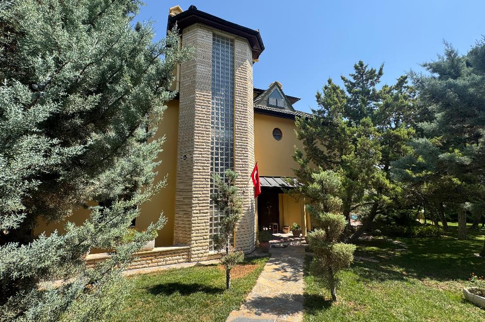 GÖLBAŞI'NDA 1500 m² ARSA İÇİNDE HAVUZLU 7+1 LÜKS KİRALIK VİLLA