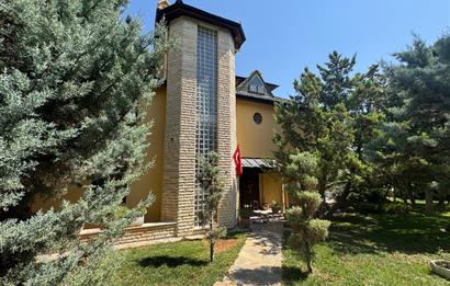 GÖLBAŞI'NDA 1500 m² ARSA İÇİNDE HAVUZLU 7+1 LÜKS KİRALIK VİLLA