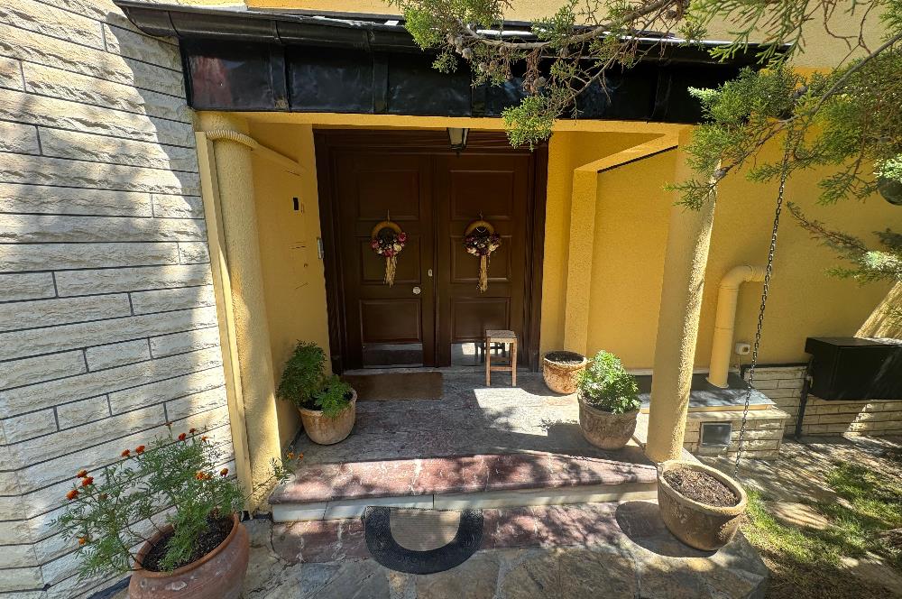 GÖLBAŞI'NDA 1500 m² ARSA İÇİNDE HAVUZLU 7+1 LÜKS KİRALIK VİLLA