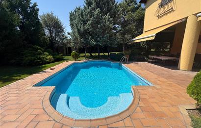 GÖLBAŞI'NDA 1500 m² ARSA İÇİNDE HAVUZLU 7+1 SATILIK LÜKS VİLLA