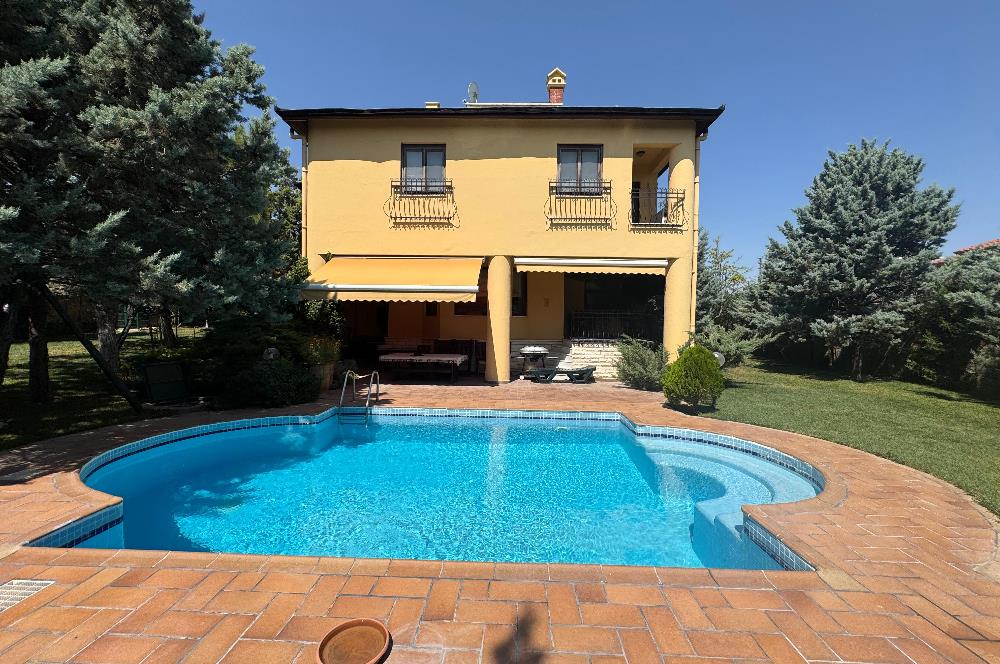 GÖLBAŞI'NDA 1500 m² ARSA İÇİNDE HAVUZLU 7+1 LÜKS KİRALIK VİLLA