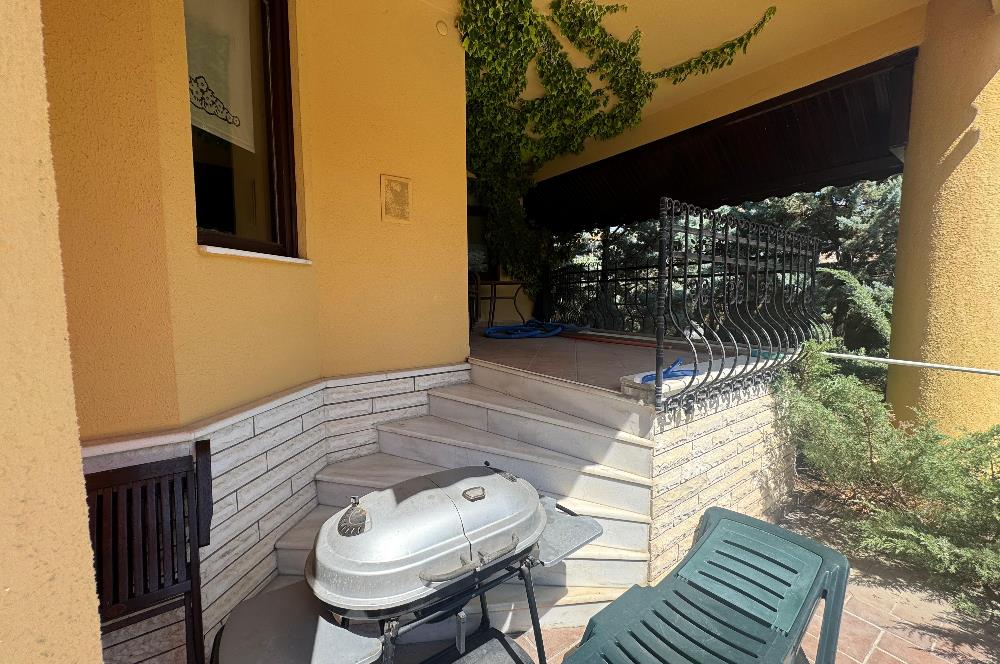 GÖLBAŞI'NDA 1500 m² ARSA İÇİNDE HAVUZLU 7+1 SATILIK LÜKS VİLLA