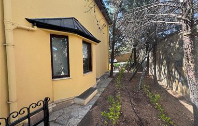 GÖLBAŞI'NDA 1500 m² ARSA İÇİNDE HAVUZLU 7+1 LÜKS KİRALIK VİLLA