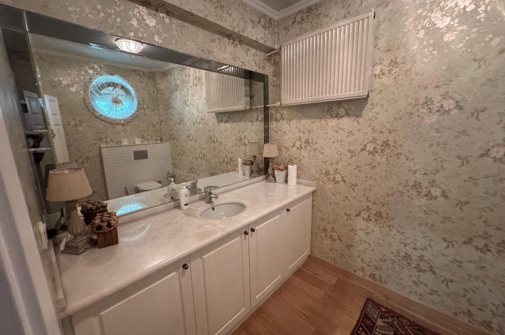 GÖLBAŞI'NDA 1500 m² ARSA İÇİNDE HAVUZLU 7+1 SATILIK LÜKS VİLLA