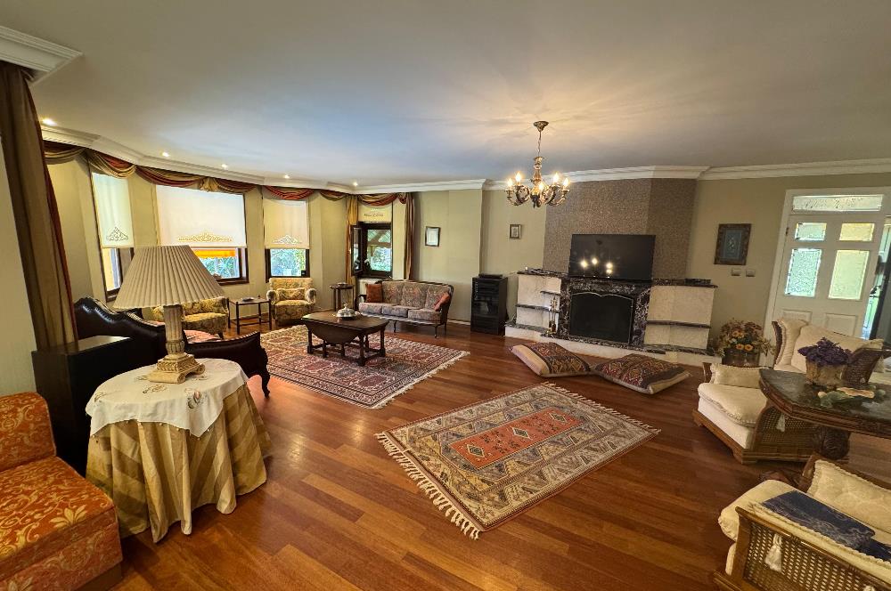 GÖLBAŞI'NDA 1500 m² ARSA İÇİNDE HAVUZLU 7+1 LÜKS KİRALIK VİLLA