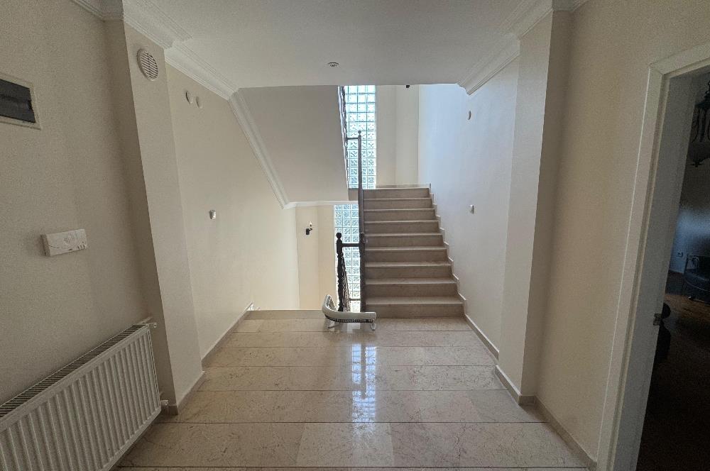 GÖLBAŞI'NDA 1500 m² ARSA İÇİNDE HAVUZLU 7+1 SATILIK LÜKS VİLLA