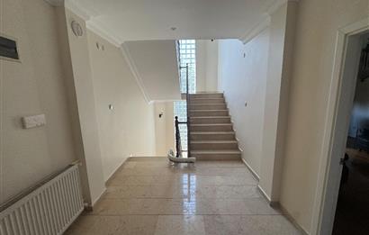 GÖLBAŞI'NDA 1500 m² ARSA İÇİNDE HAVUZLU 7+1 SATILIK LÜKS VİLLA