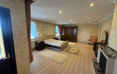 GÖLBAŞI'NDA 1500 m² ARSA İÇİNDE HAVUZLU 7+1 LÜKS KİRALIK VİLLA