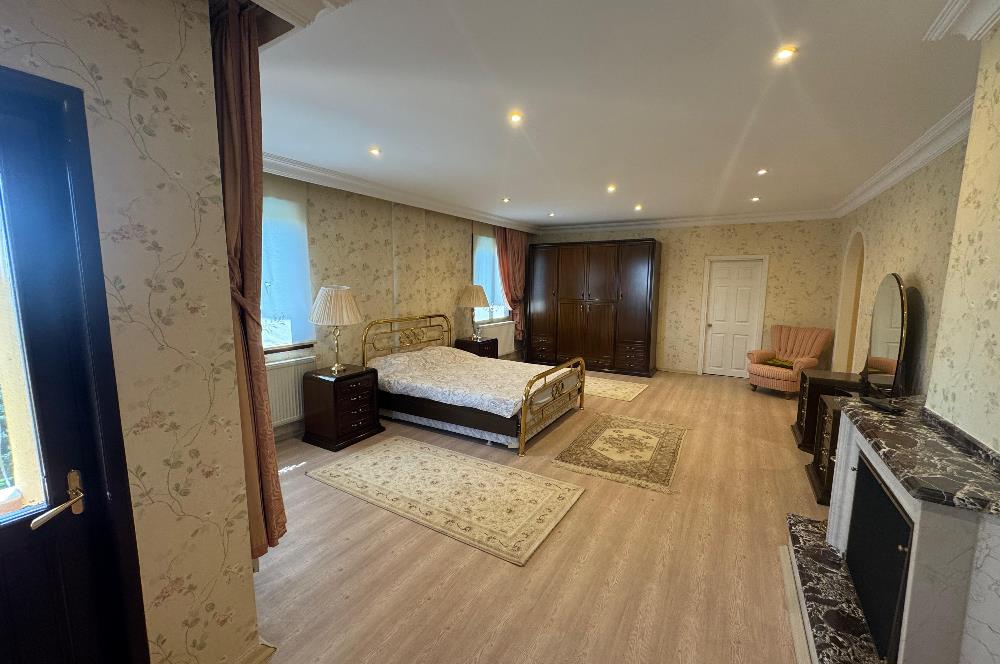 GÖLBAŞI'NDA 1500 m² ARSA İÇİNDE HAVUZLU 7+1 SATILIK LÜKS VİLLA