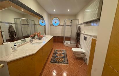 GÖLBAŞI'NDA 1500 m² ARSA İÇİNDE HAVUZLU 7+1 SATILIK LÜKS VİLLA