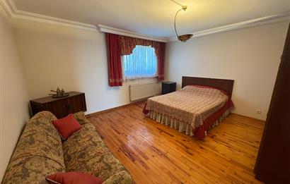 GÖLBAŞI'NDA 1500 m² ARSA İÇİNDE HAVUZLU 7+1 LÜKS KİRALIK VİLLA