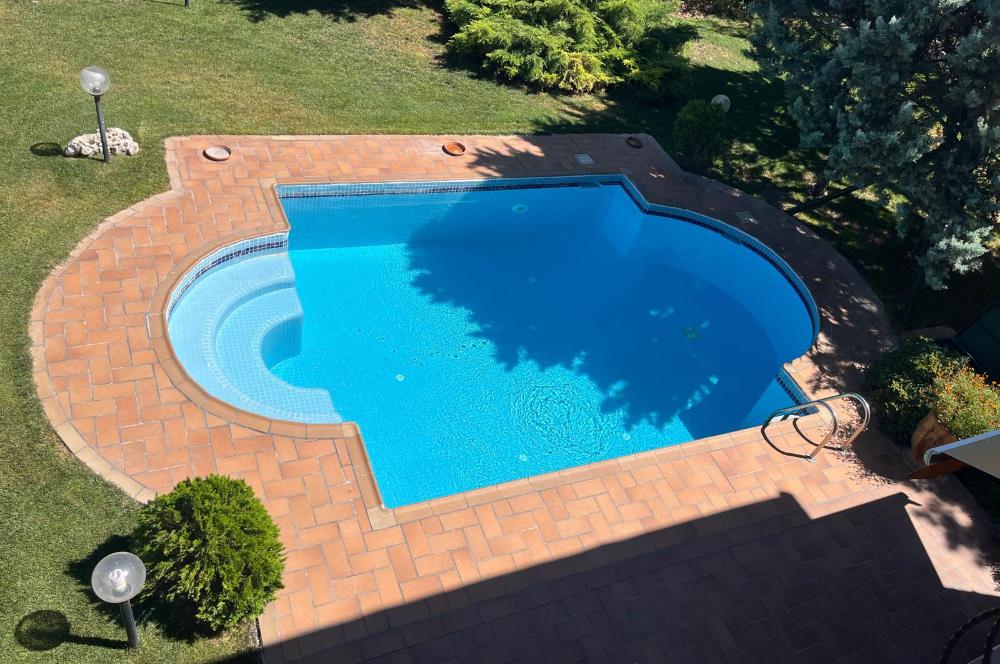 GÖLBAŞI'NDA 1500 m² ARSA İÇİNDE HAVUZLU 7+1 LÜKS KİRALIK VİLLA