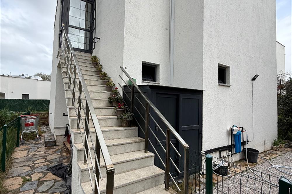 Bodrum Turgutreis’te Kiralık 2+1 Bahöe Katı Daire