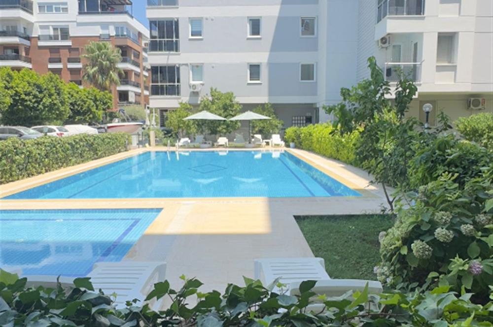 Konyaaltı Liman'da Havuzlu Sitede 2+1 Satılık Daire