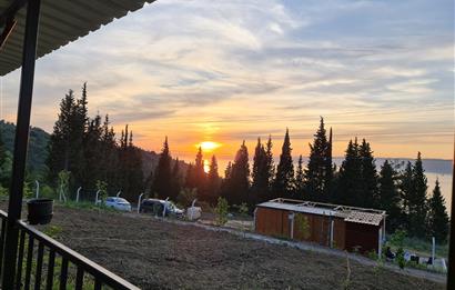 DENİZ İLE DOĞANIN BULUŞTUĞU YER ULAŞLIDA ARSA VE ÜZERİNDE YAPI