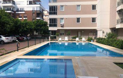 Konyaaltı Liman'da Havuzlu Sitede 2+1 Satılık Daire