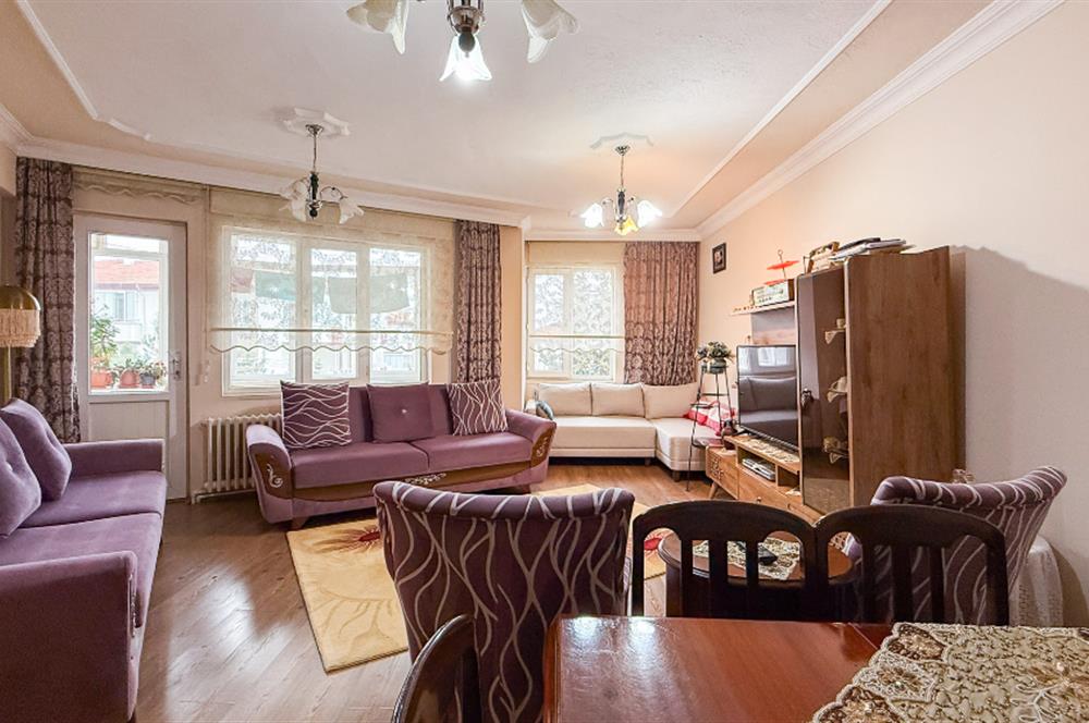 C21 Bal'dan Hasan Basri Çantay Mah.'de Satılık 2+1 Daire