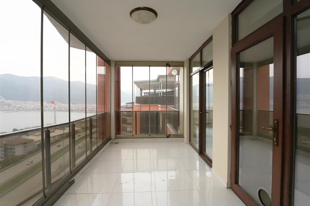 C21 Cius; Panorama Plus'ta Deniz Manzaralı Havuzlu Ara Kat Daire