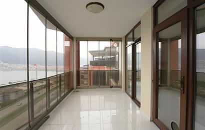 C21 Cius; Panorama Plus'ta Deniz Manzaralı Havuzlu Ara Kat Daire