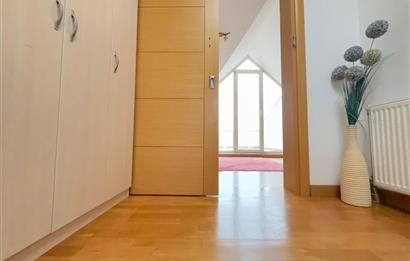 SERTAÇ MAZI'DAN KEMER CORNER'DA KEYİFLİ BÜYÜK 3+1 ÇATI DUBLEKS