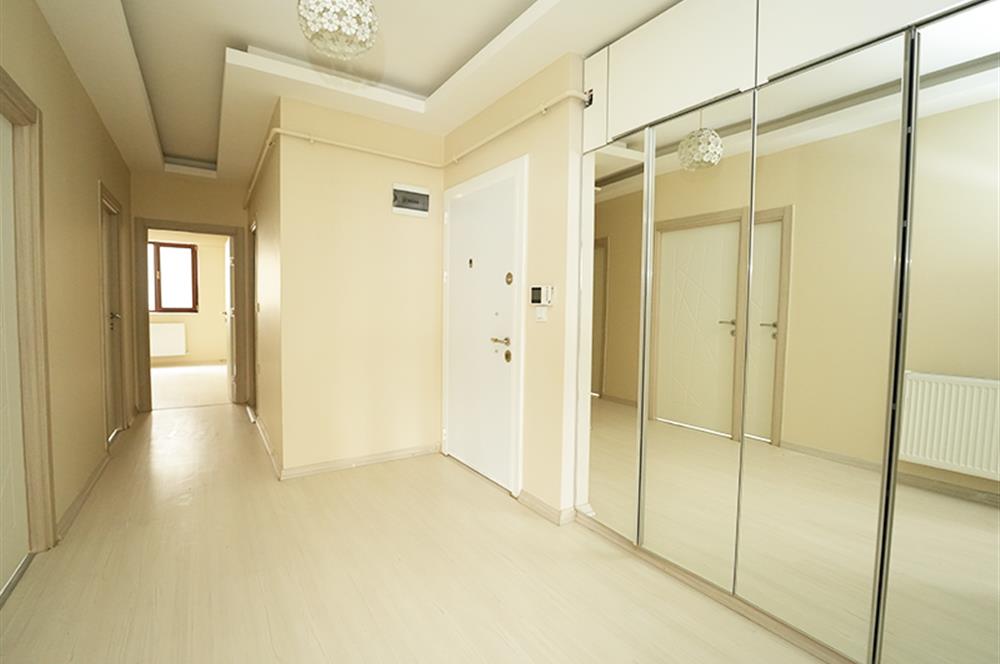 C21 Cius; Panorama Plus'ta Deniz Manzaralı Havuzlu Ara Kat Daire