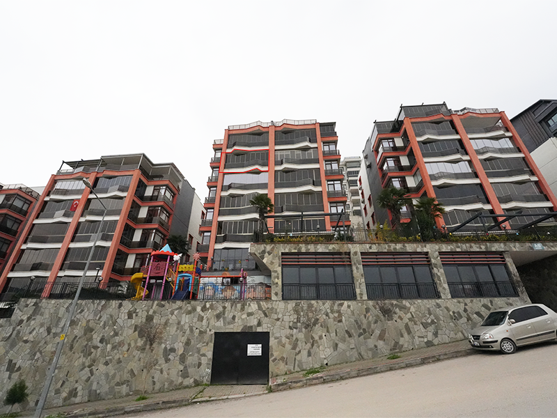 C21 Cius; Panorama Plus'ta Deniz Manzaralı Havuzlu Ara Kat Daire