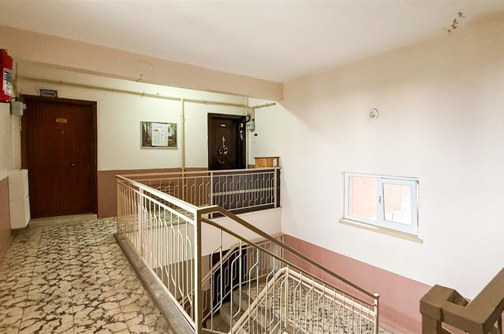 C21 Bal'dan Hasan Basri Çantay Mah.'de Satılık 2+1 Daire