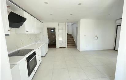 Bağla'da Deniz Manzaralı Kiralık Müstakil Dublex