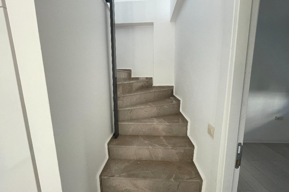 Bağla'da Deniz Manzaralı Kiralık Müstakil Dublex