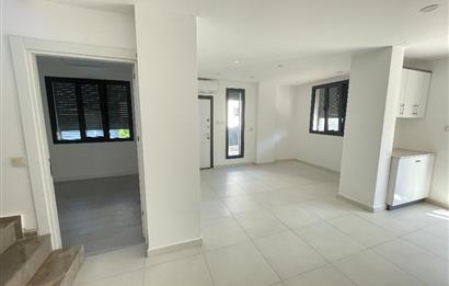 Bağla'da Deniz Manzaralı Kiralık Müstakil Dublex